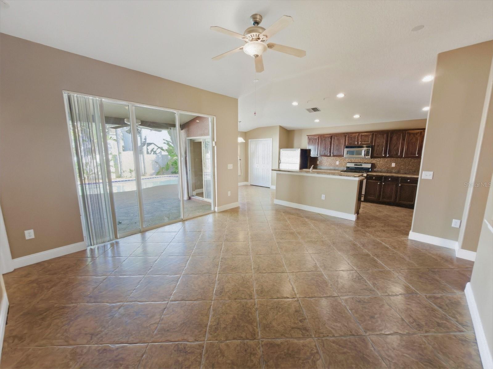 RIVERCHASE - Residential