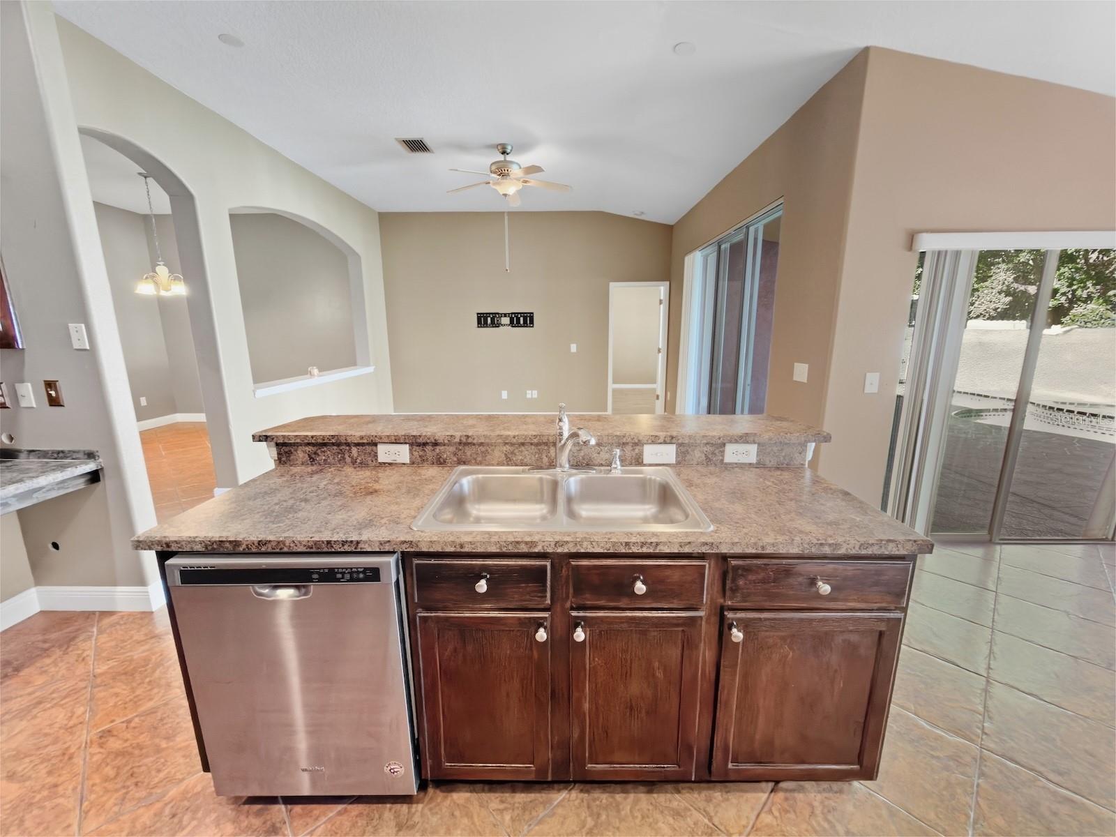 RIVERCHASE - Residential