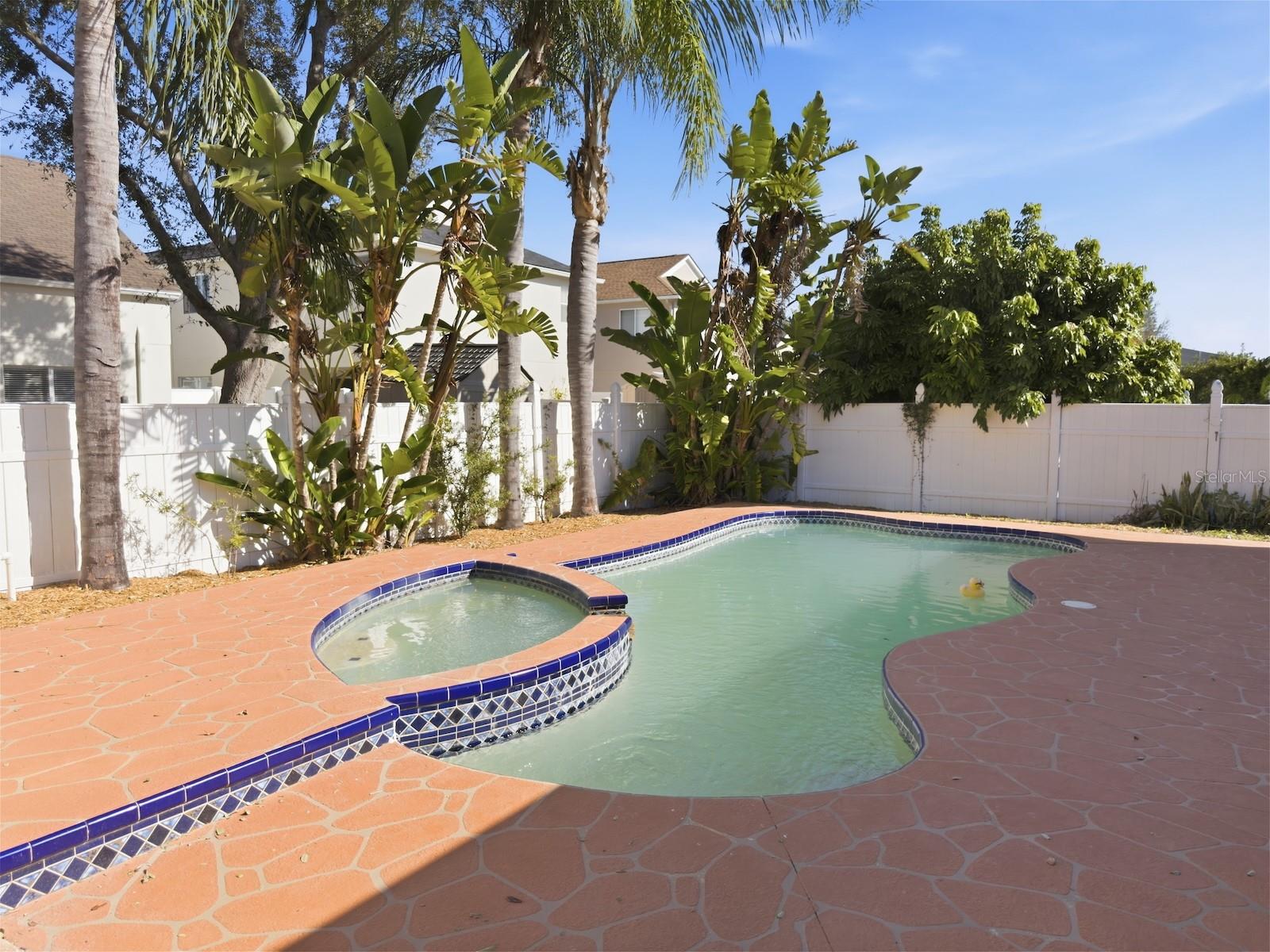 RIVERCHASE - Residential