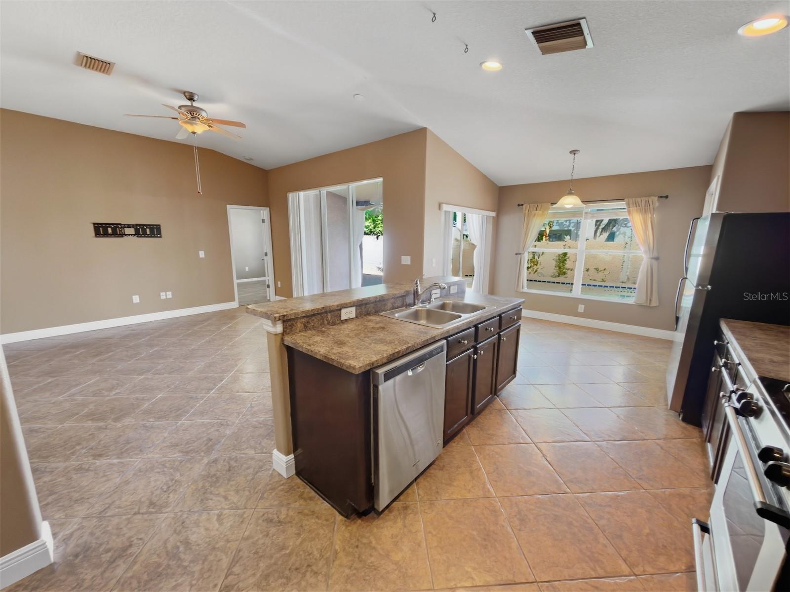 RIVERCHASE - Residential