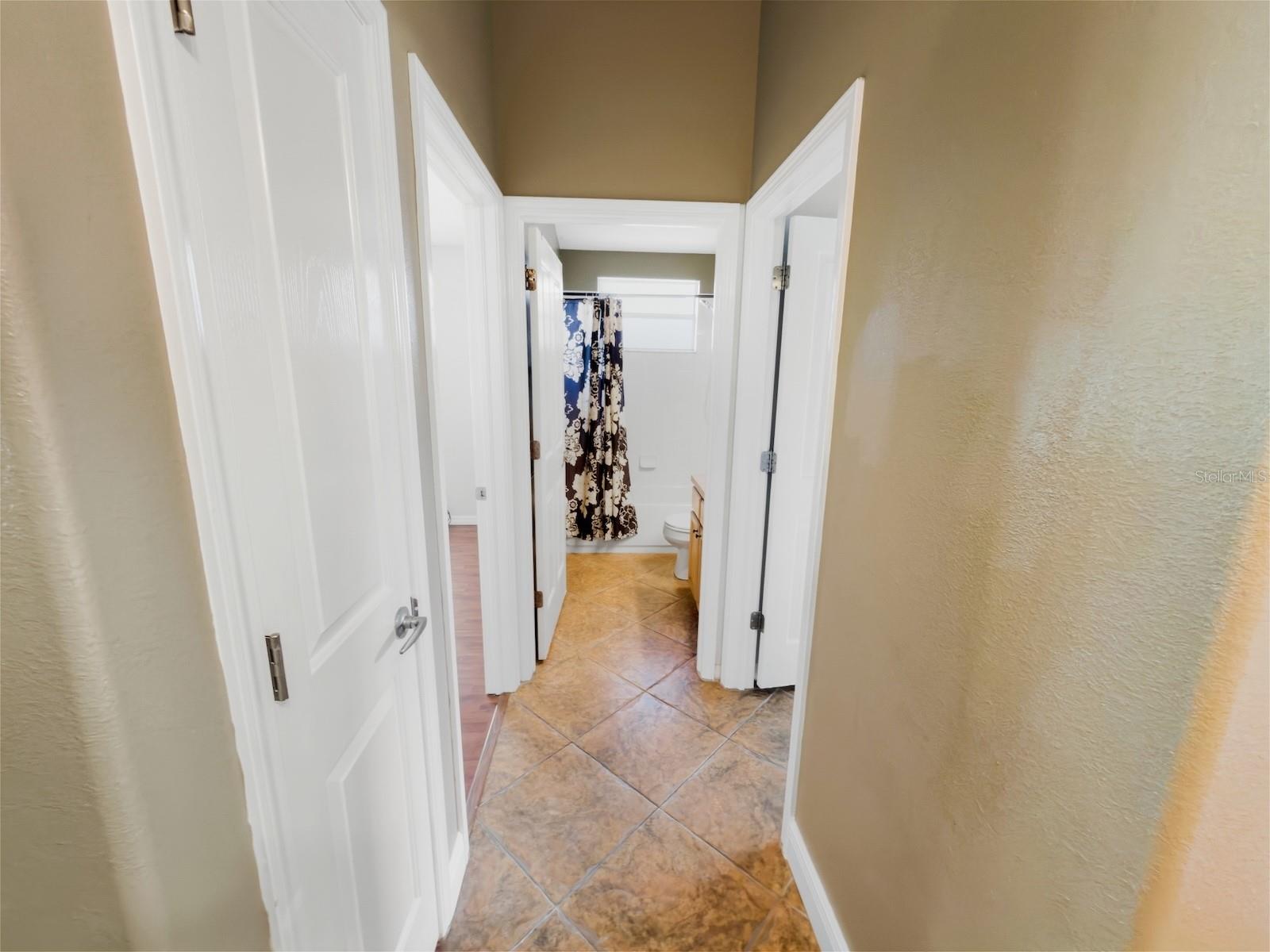 RIVERCHASE - Residential