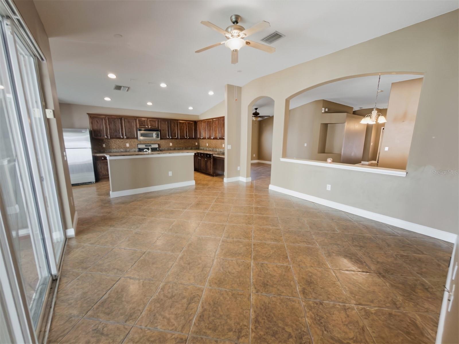 RIVERCHASE - Residential