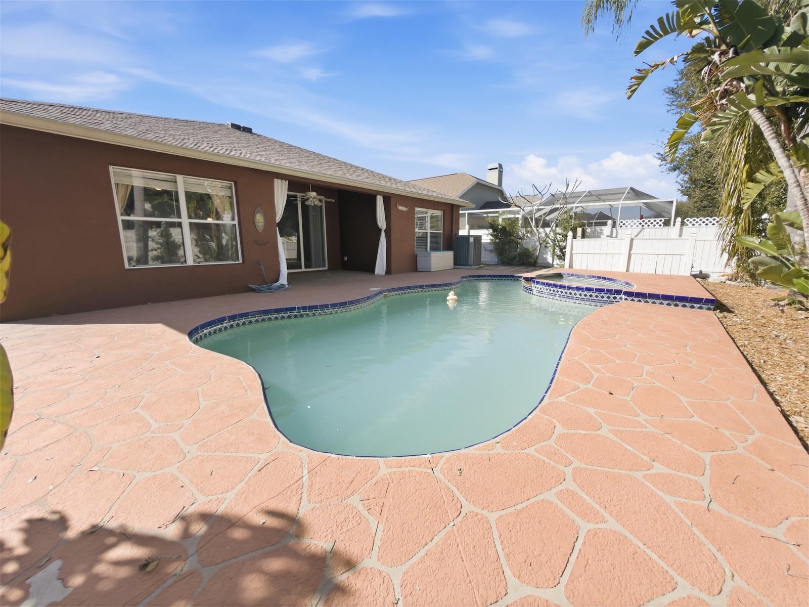 RIVERCHASE - Residential