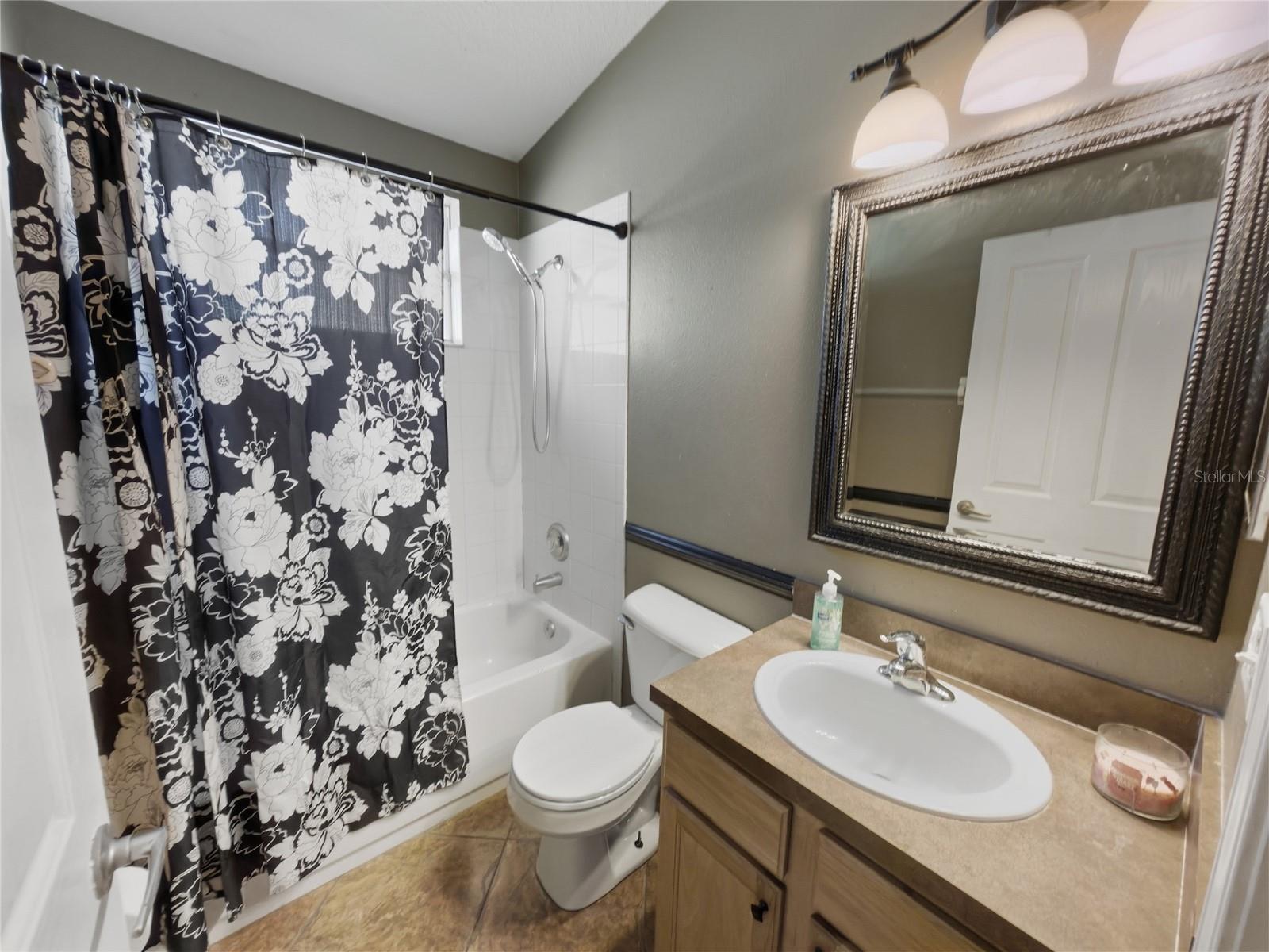 RIVERCHASE - Residential