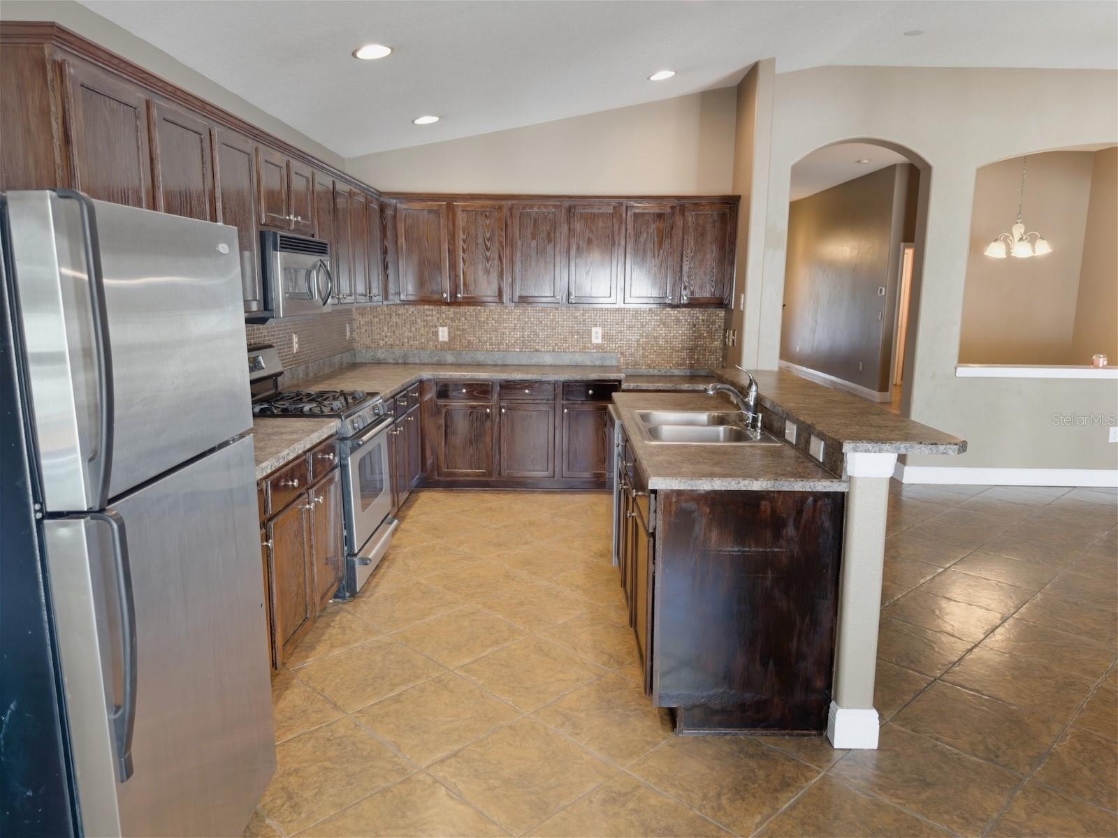 RIVERCHASE - Residential