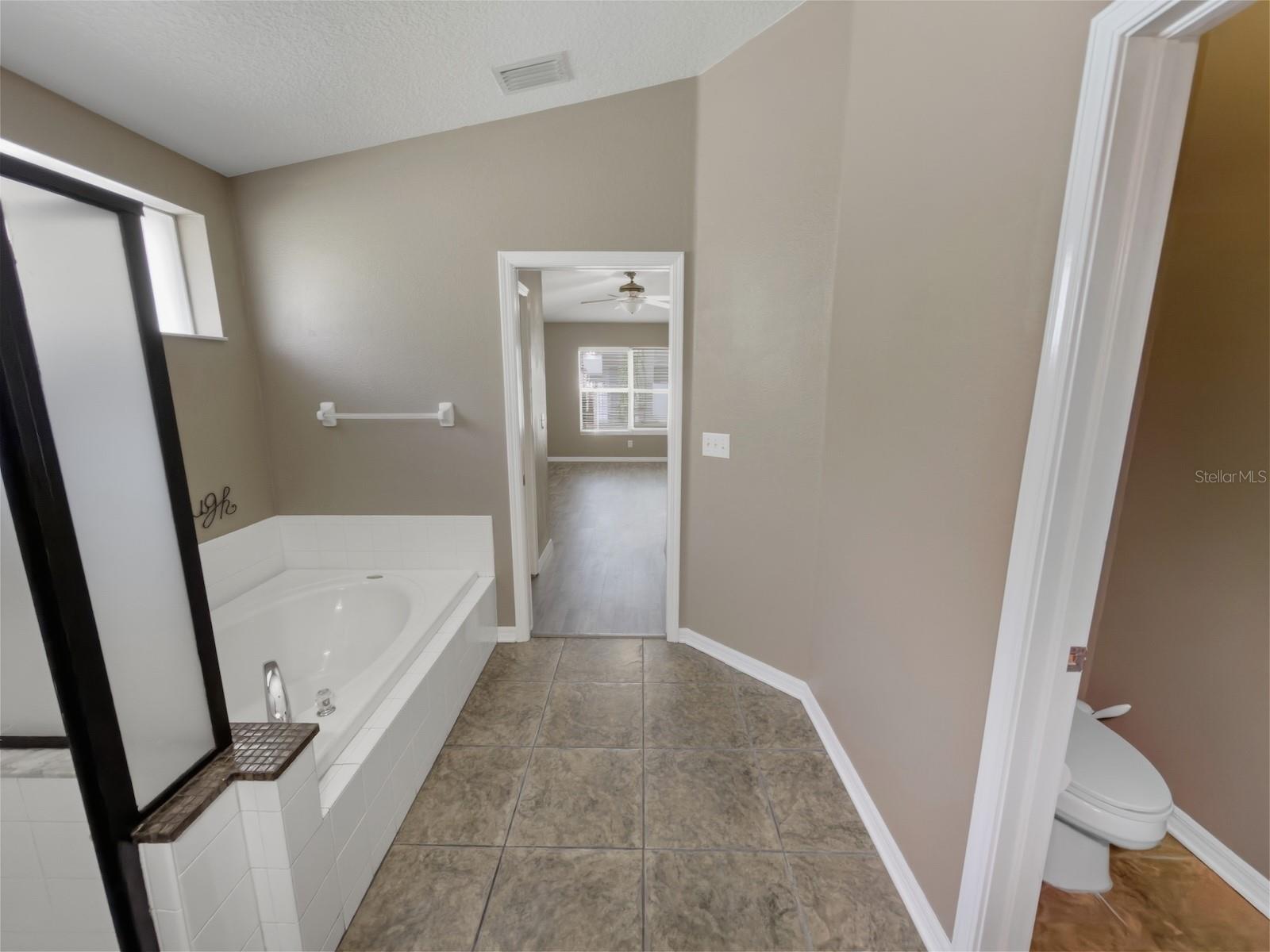 RIVERCHASE - Residential