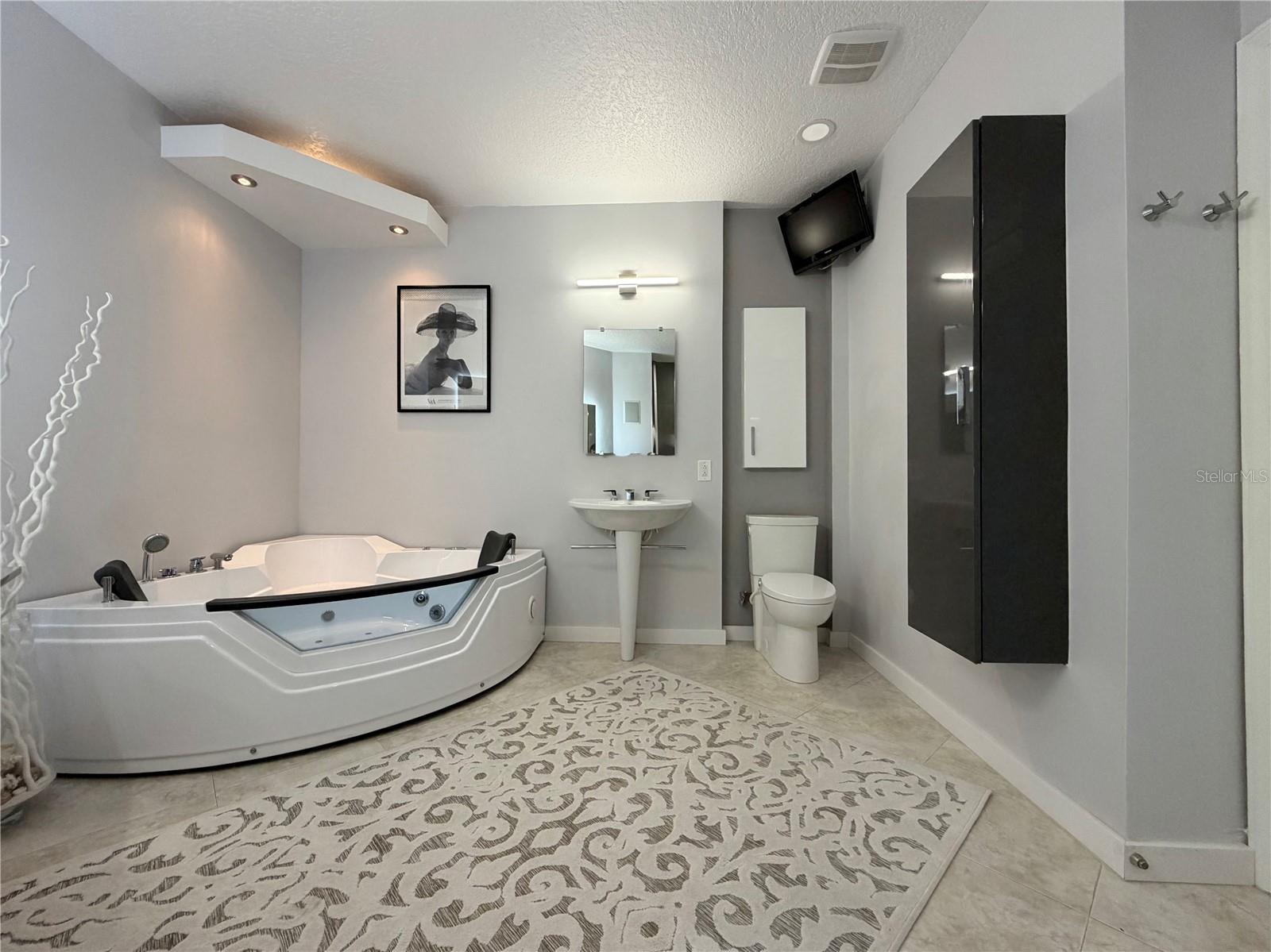 HIBISCUS-BY-THE-SEA CONDOMINIUM BLDG 2 UNIT 104 - Residential