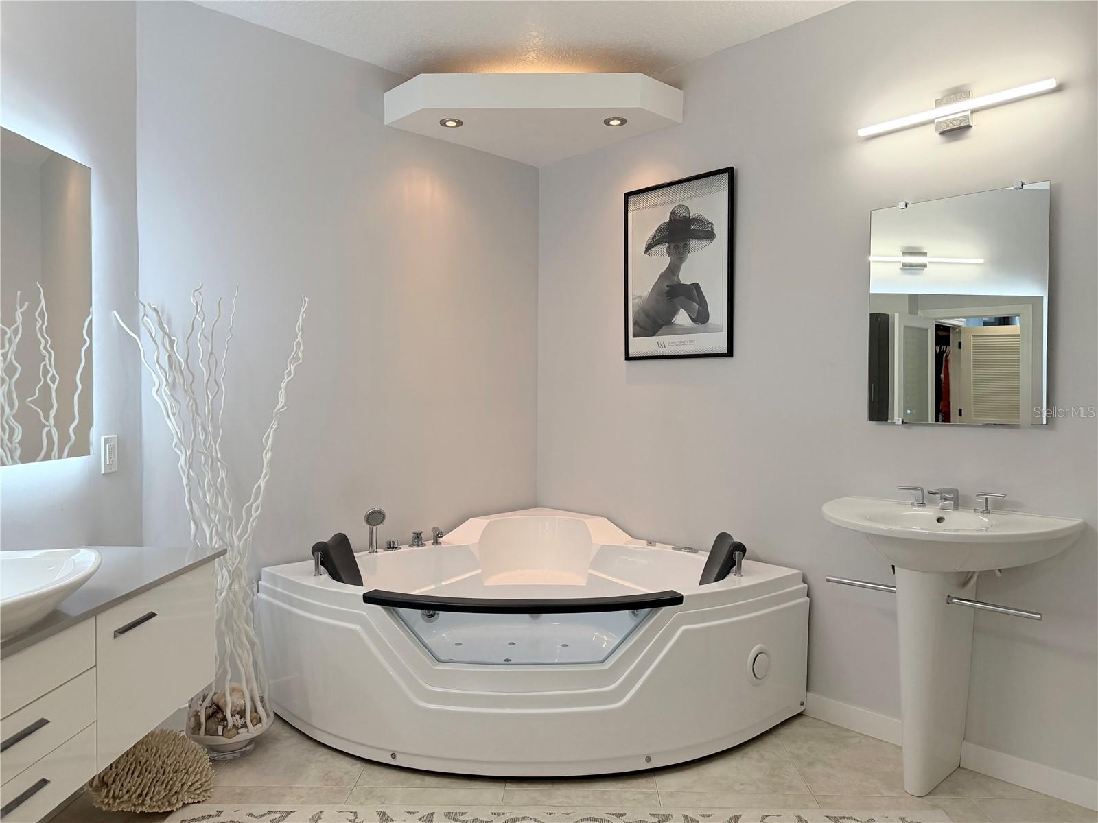 HIBISCUS-BY-THE-SEA CONDOMINIUM BLDG 2 UNIT 104 - Residential