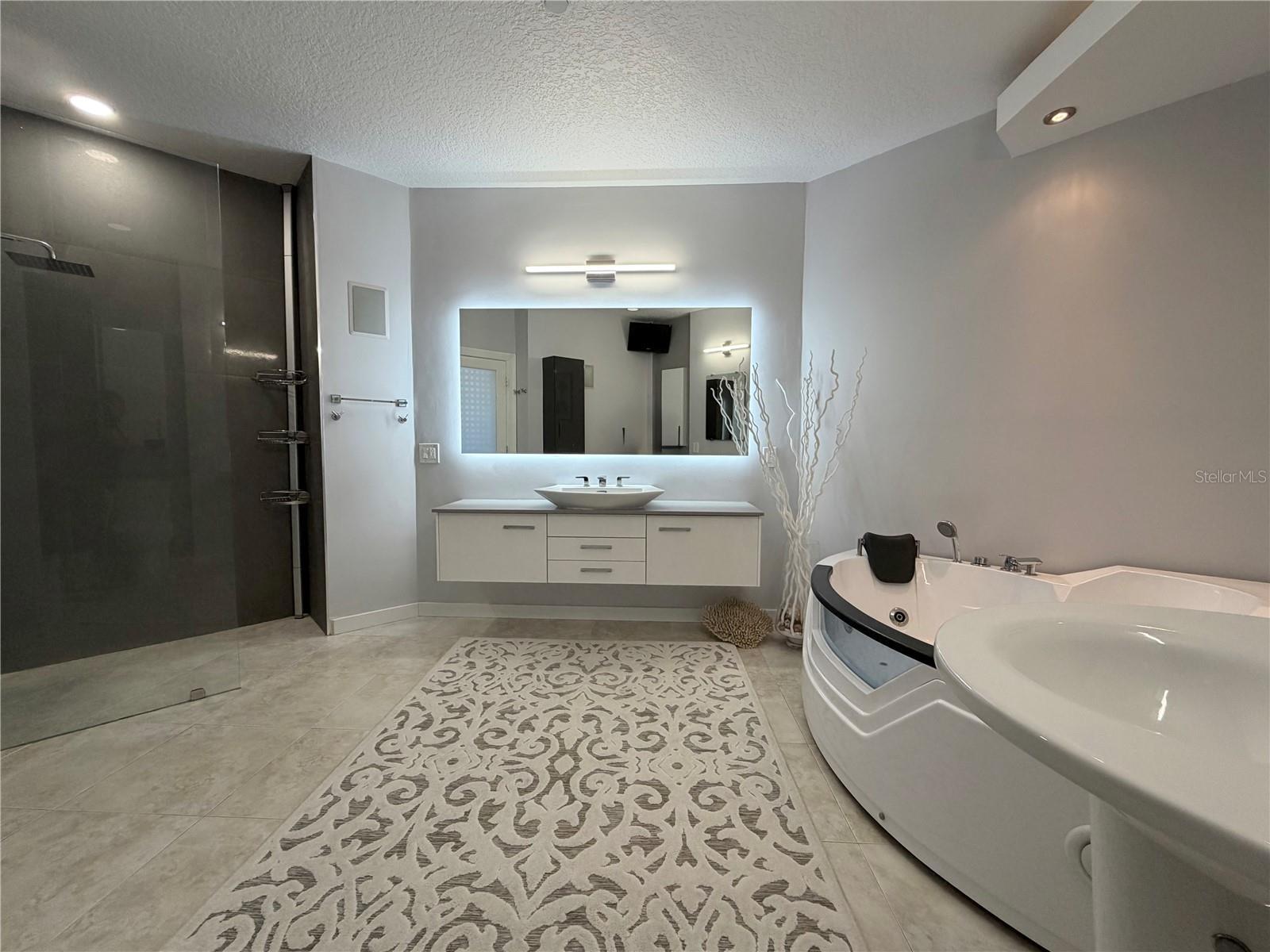 HIBISCUS-BY-THE-SEA CONDOMINIUM BLDG 2 UNIT 104 - Residential