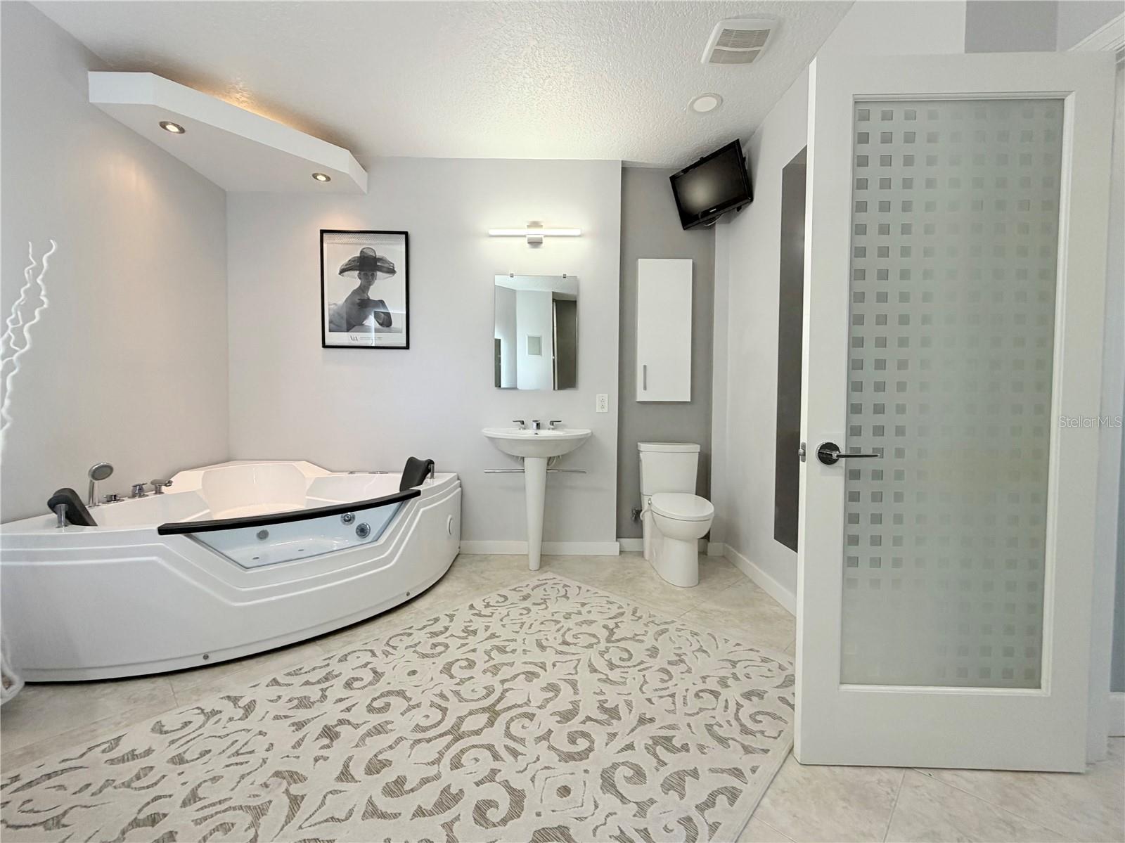 HIBISCUS-BY-THE-SEA CONDOMINIUM BLDG 2 UNIT 104 - Residential