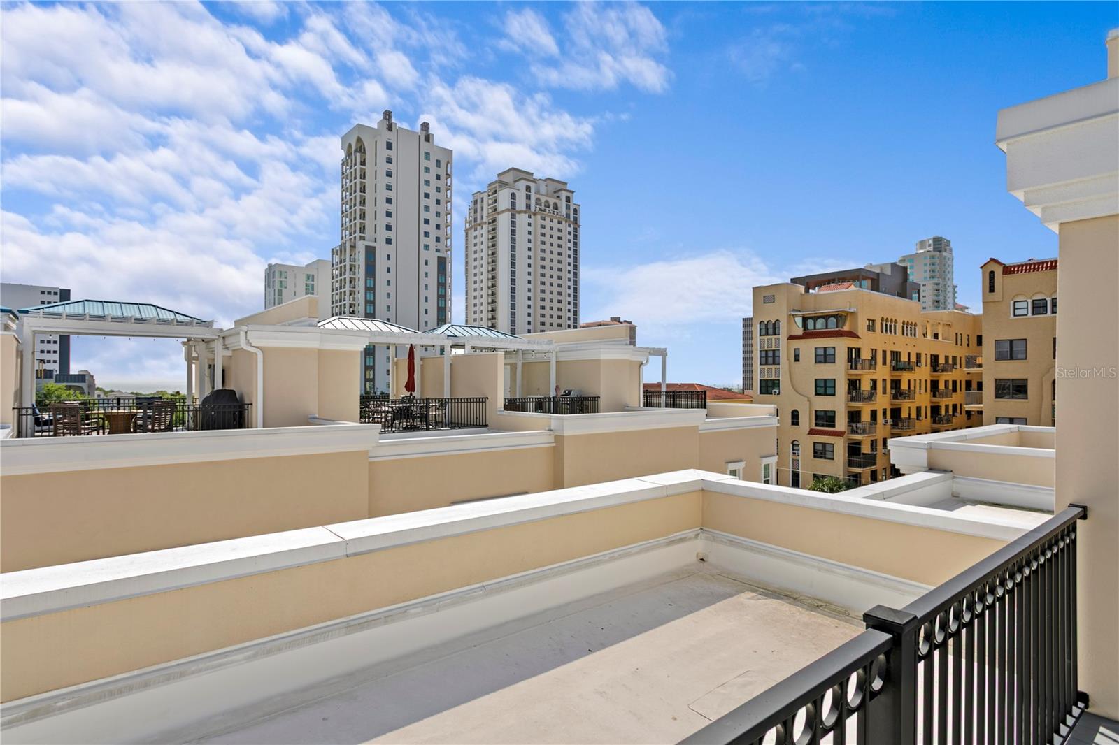 REGENT LANE - Residential