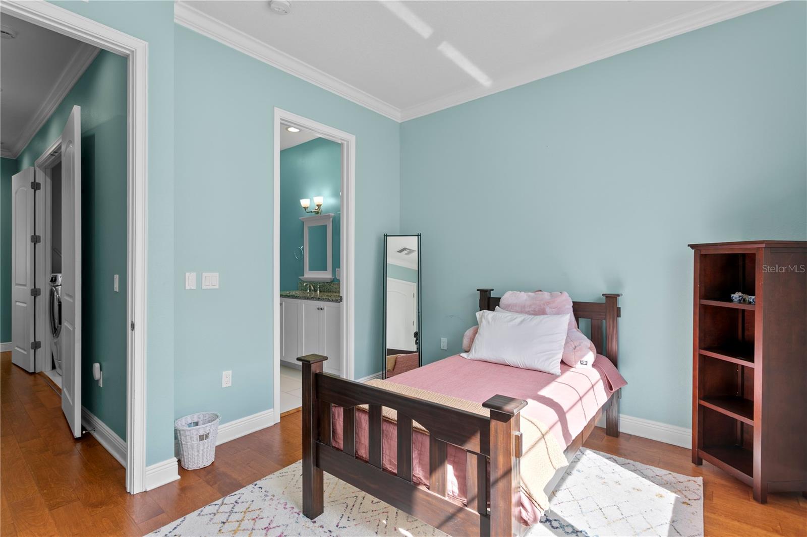 REGENT LANE - Residential