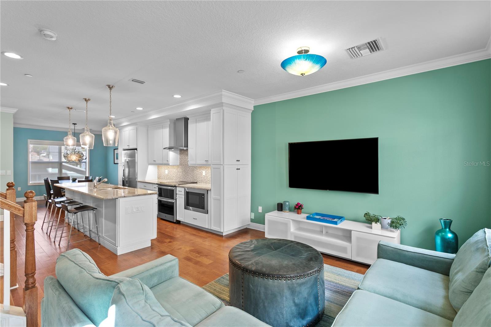 REGENT LANE - Residential