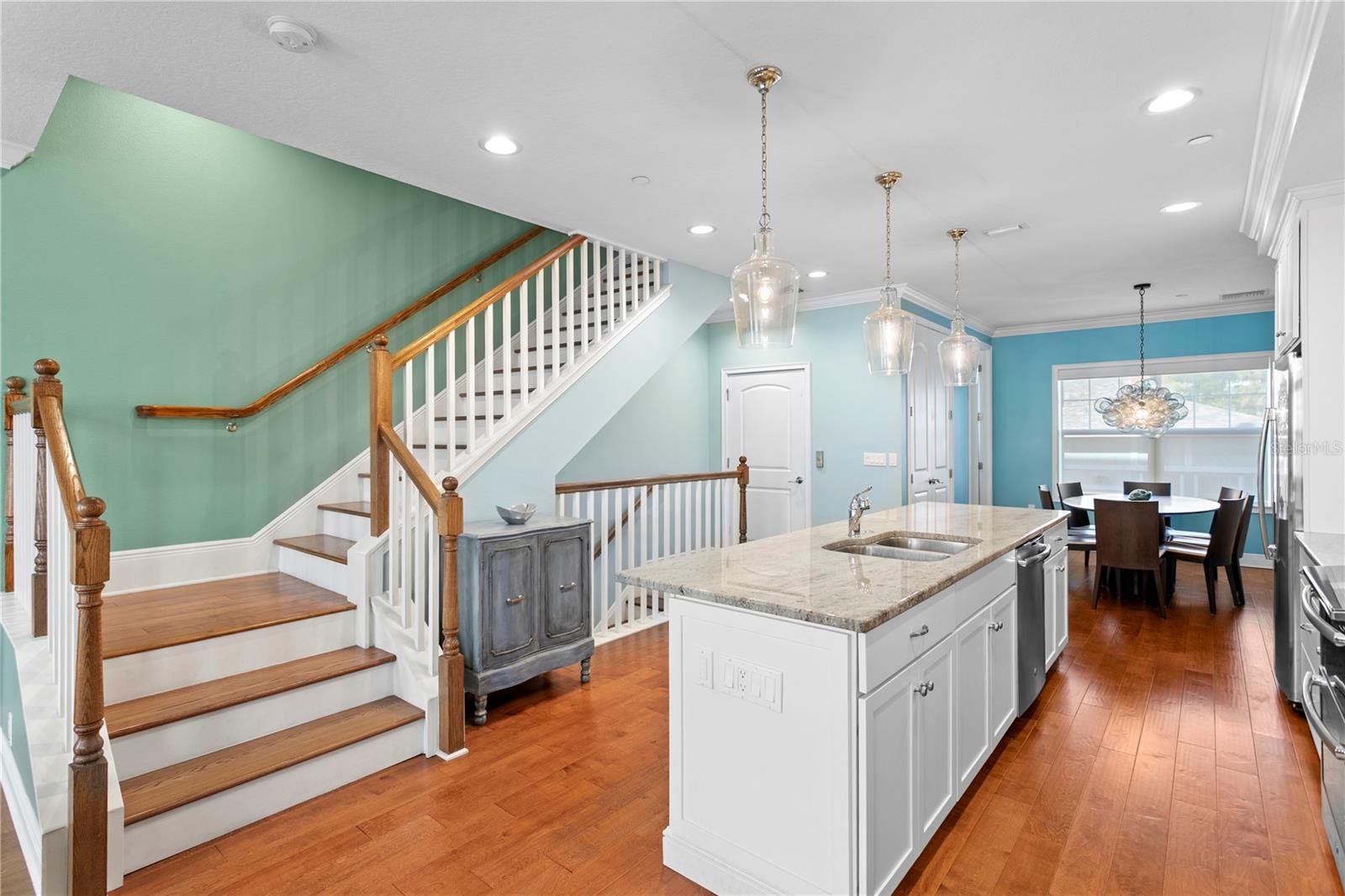 REGENT LANE - Residential