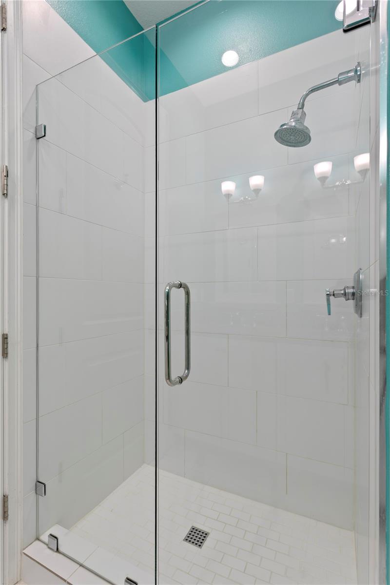 REGENT LANE - Residential