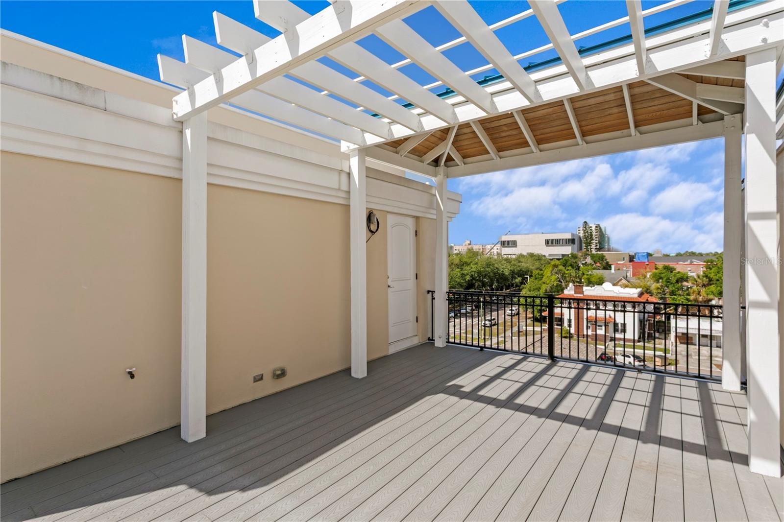 REGENT LANE - Residential