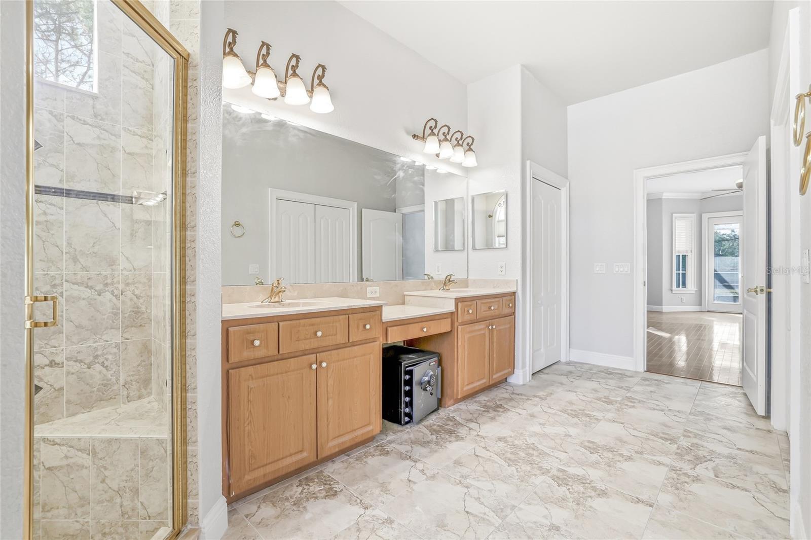 ROYAL HIGHLANDS - Residential