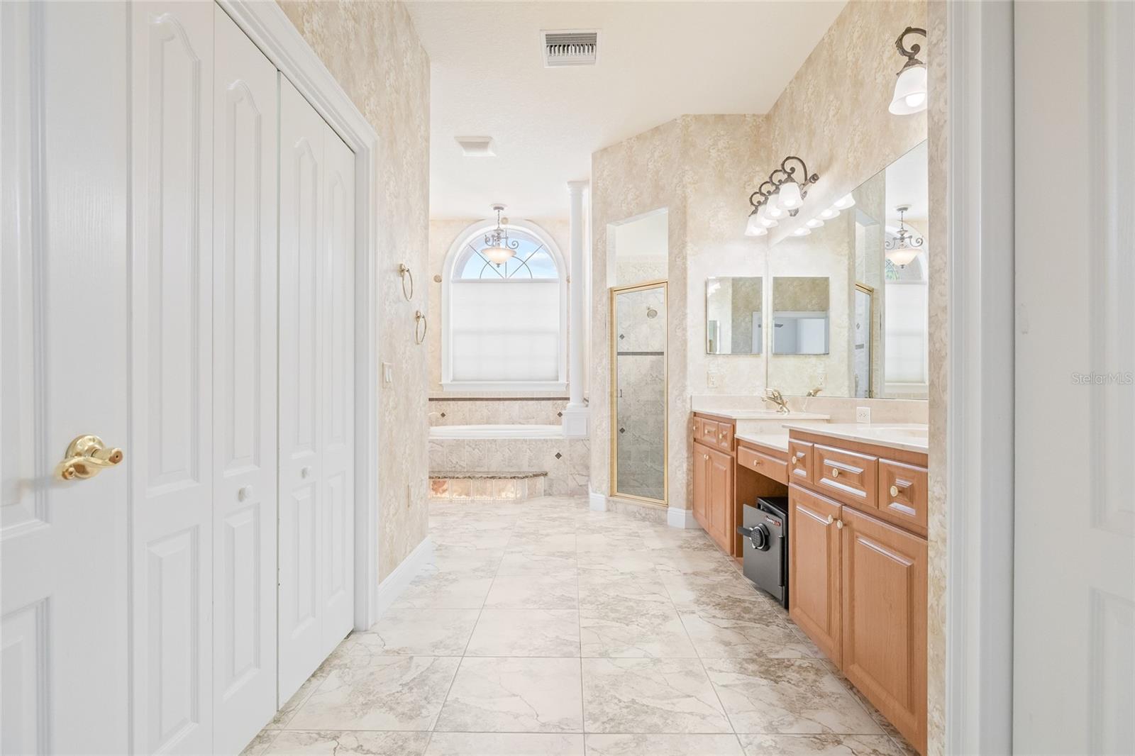 ROYAL HIGHLANDS - Residential