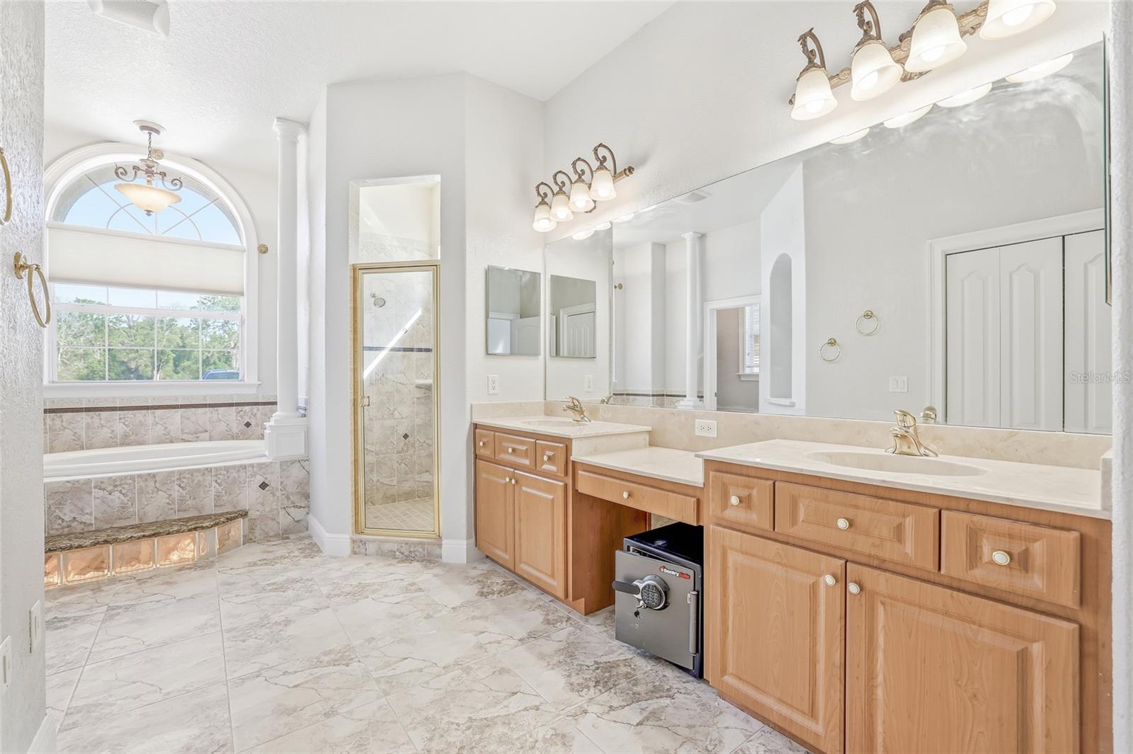 ROYAL HIGHLANDS - Residential