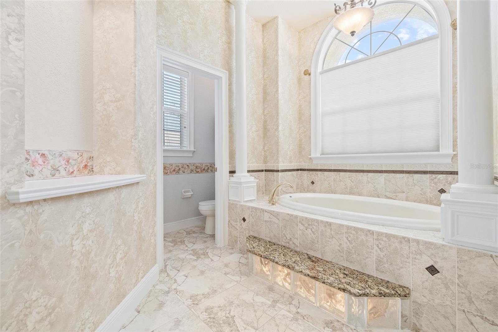 ROYAL HIGHLANDS - Residential