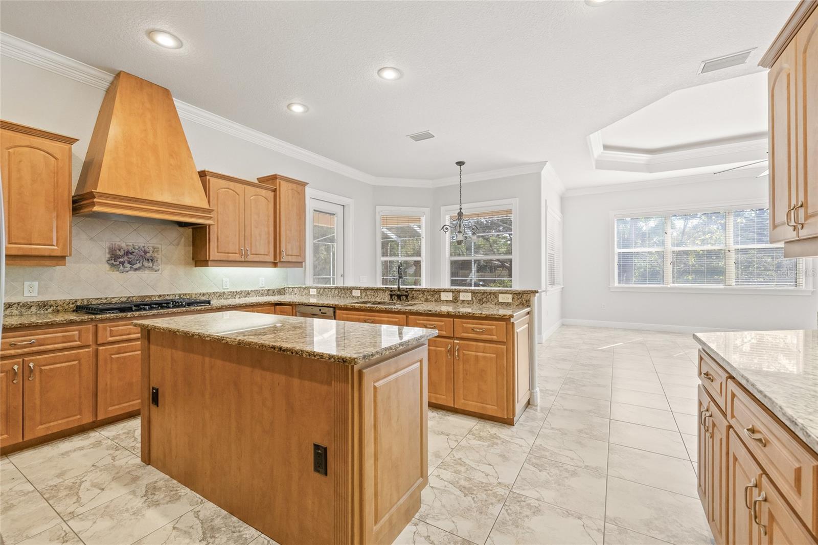 ROYAL HIGHLANDS - Residential