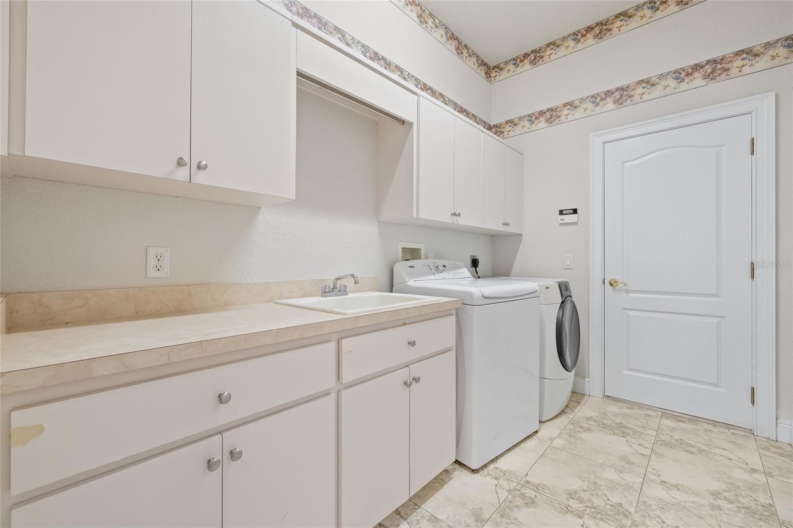 ROYAL HIGHLANDS - Residential