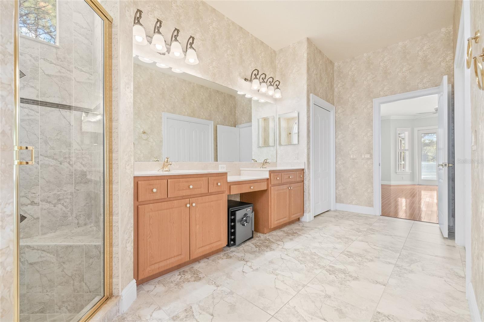 ROYAL HIGHLANDS - Residential