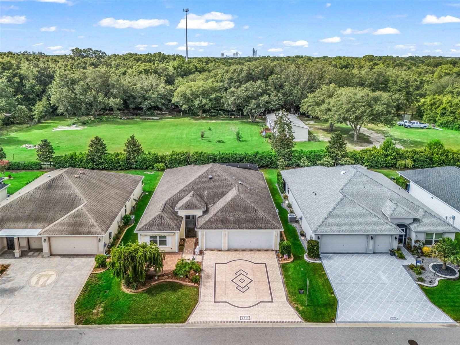 2716 LYALL LOOP