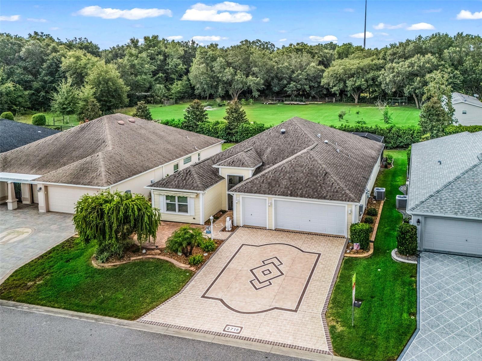 2716 LYALL LOOP