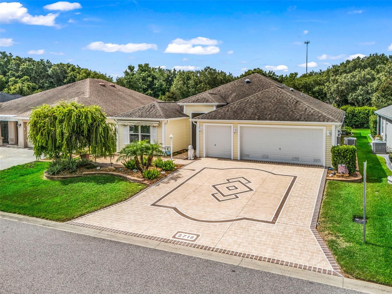 2716 LYALL LOOP