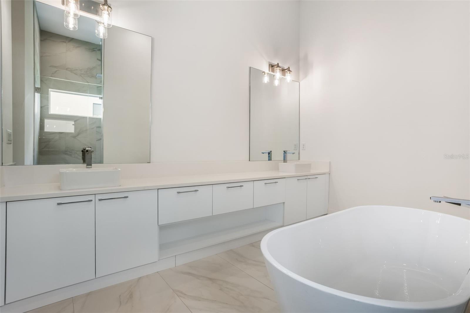 BELLA COLLINA - Residential