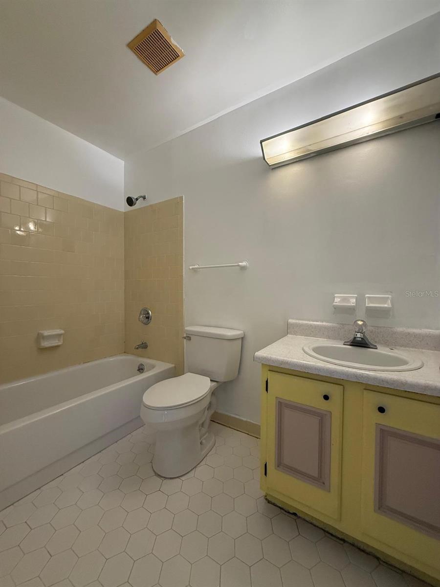 LAKE WALES VILLAGE CONDO - Residential