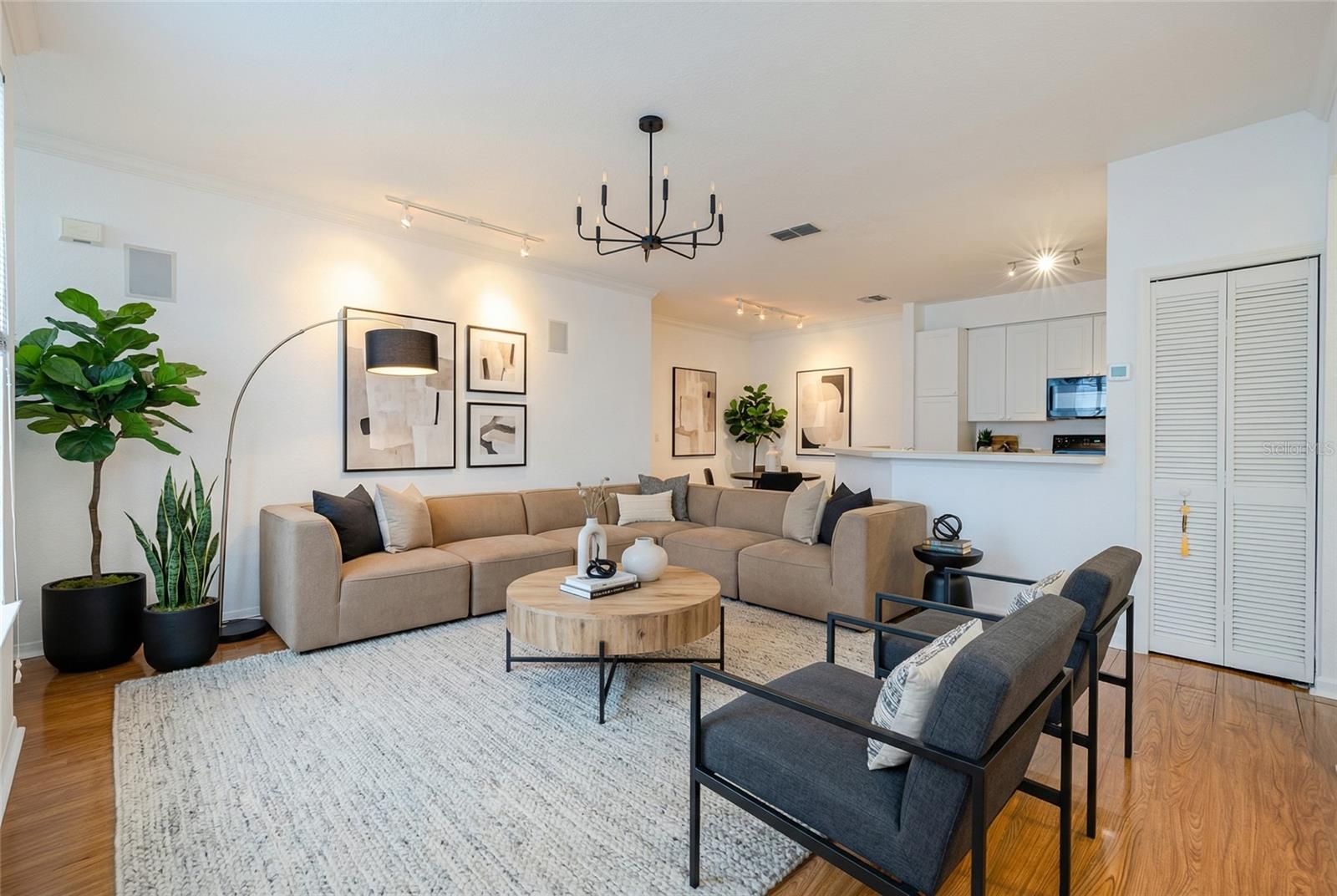 MANOR ROW/PK CENTRAL CONDO - Residential