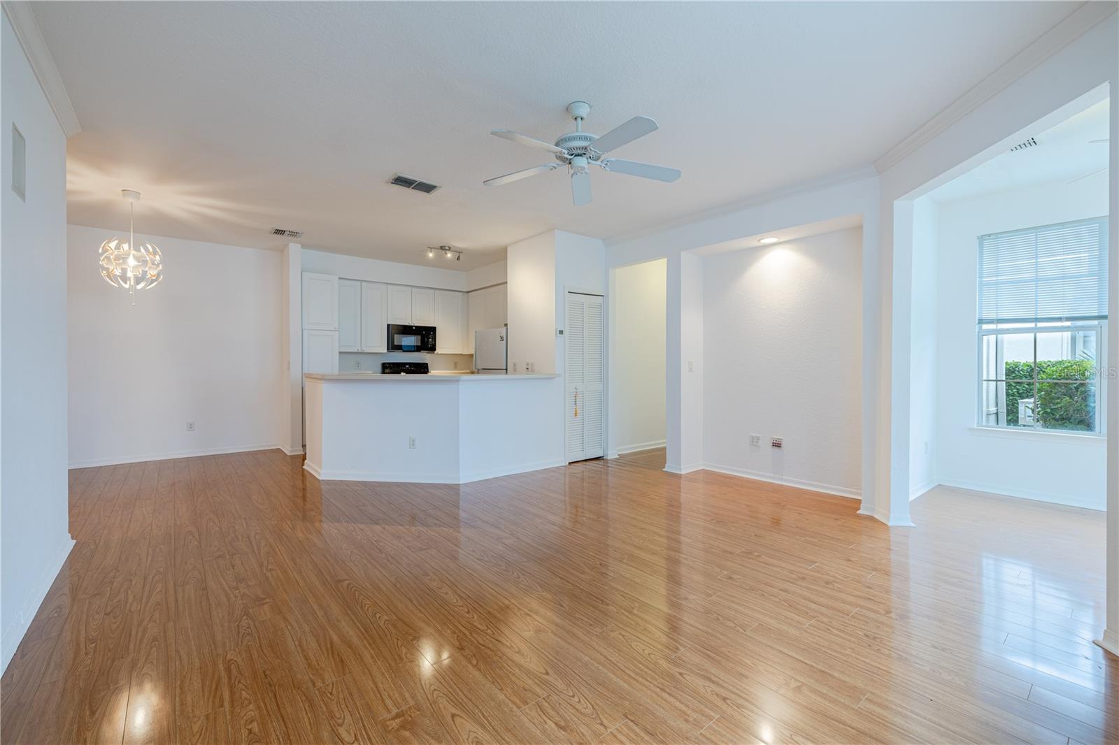 MANOR ROW/PK CENTRAL CONDO - Residential