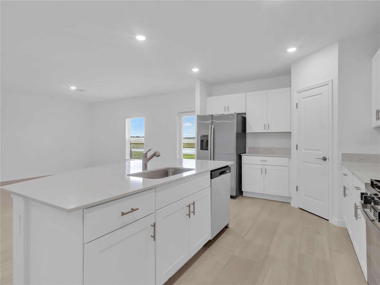 PROSPERITY LAKES - Residential Lease