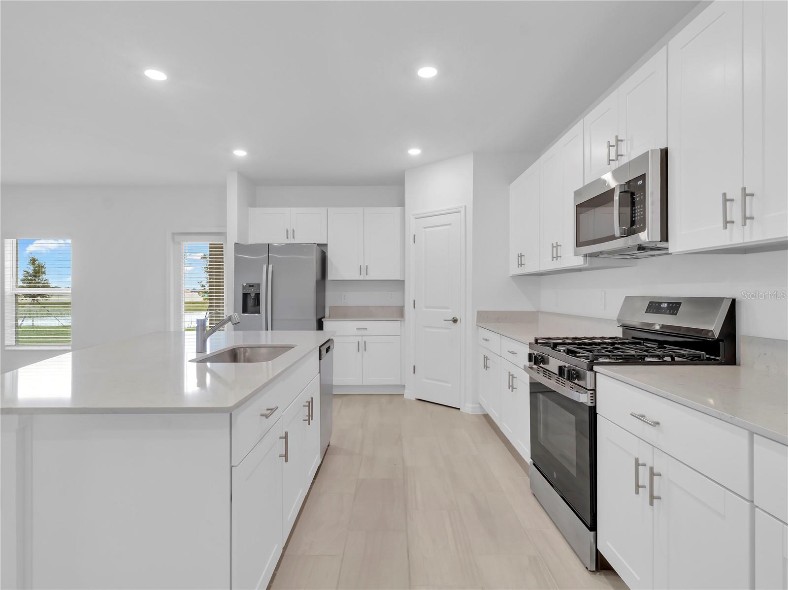 PROSPERITY LAKES - Residential Lease