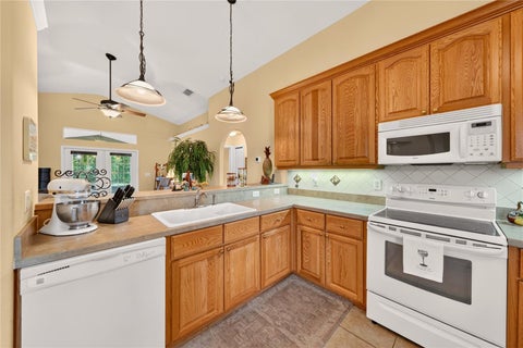 Tiny photo for 90 Golfview Circle, Umatilla, FL 32784 (MLS # G5118446)