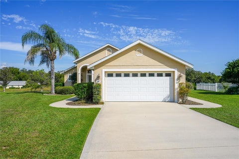 Photo of 90 Golfview Circle, Umatilla, FL 32784 (MLS # G5118446)