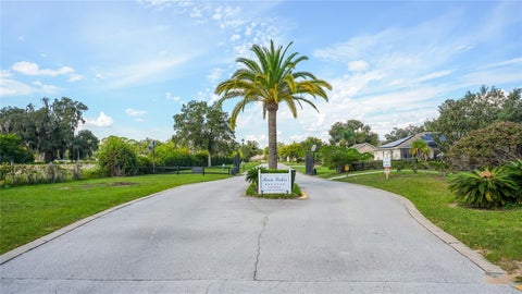 Tiny photo for 90 Golfview Circle, Umatilla, FL 32784 (MLS # G5118446)
