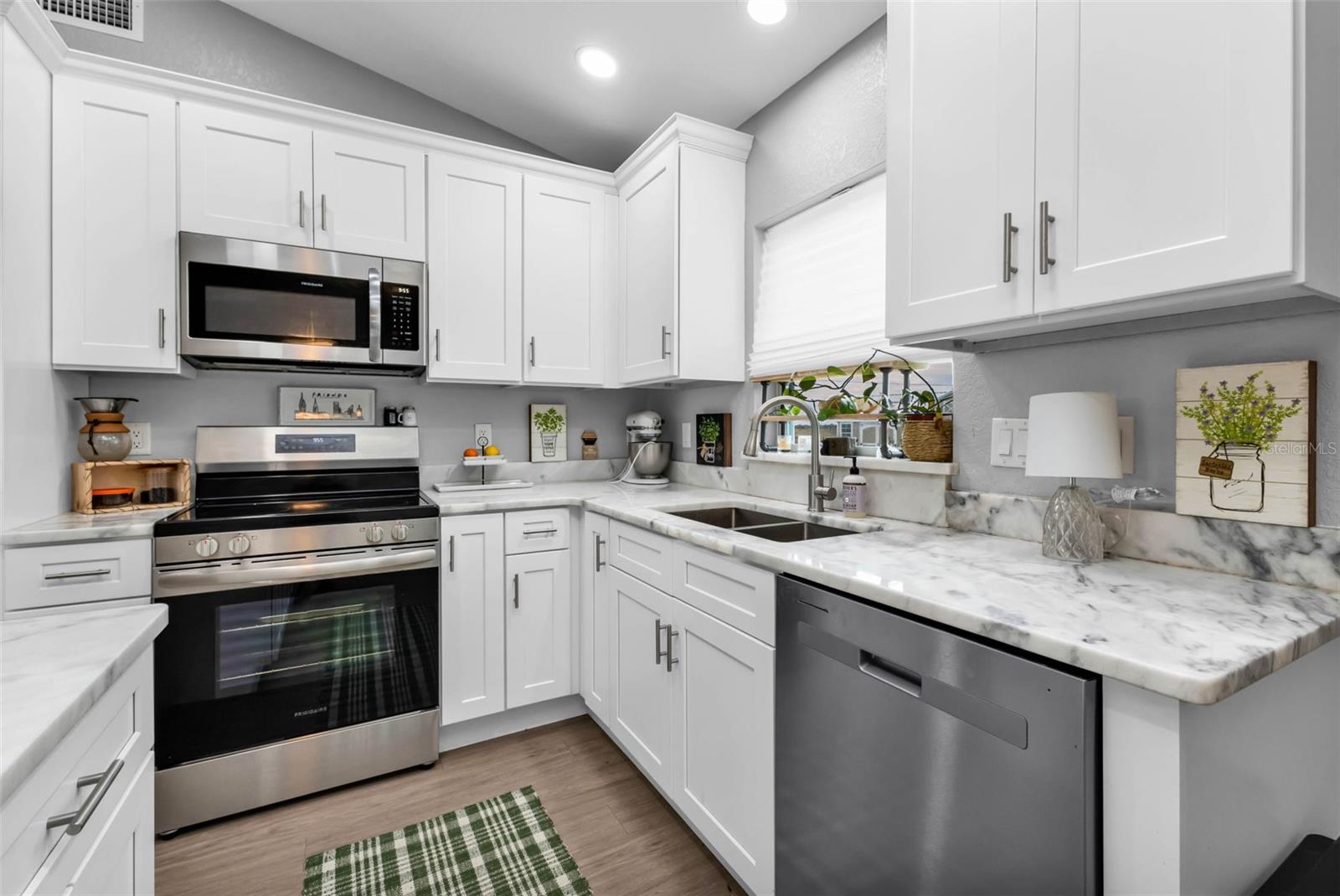 SUNNYBREEZE HARBOR SEC 01 - Residential