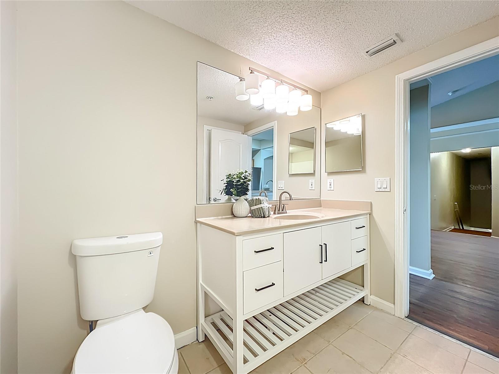 VILLANOVA AT HUNTERS CREEK CONDO - Residential