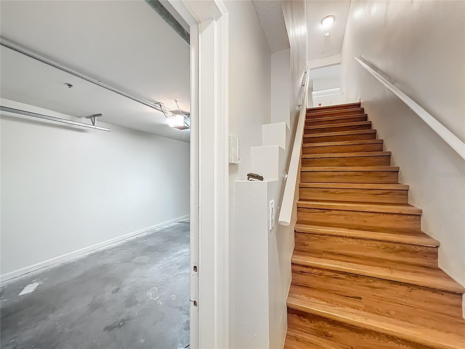 VILLANOVA AT HUNTERS CREEK CONDO - Residential