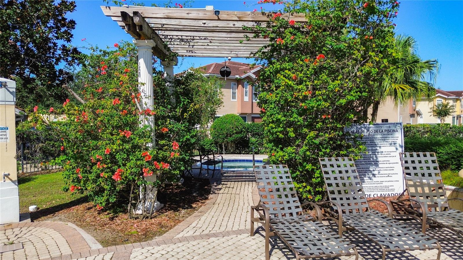 VILLANOVA AT HUNTERS CREEK CONDO - Residential