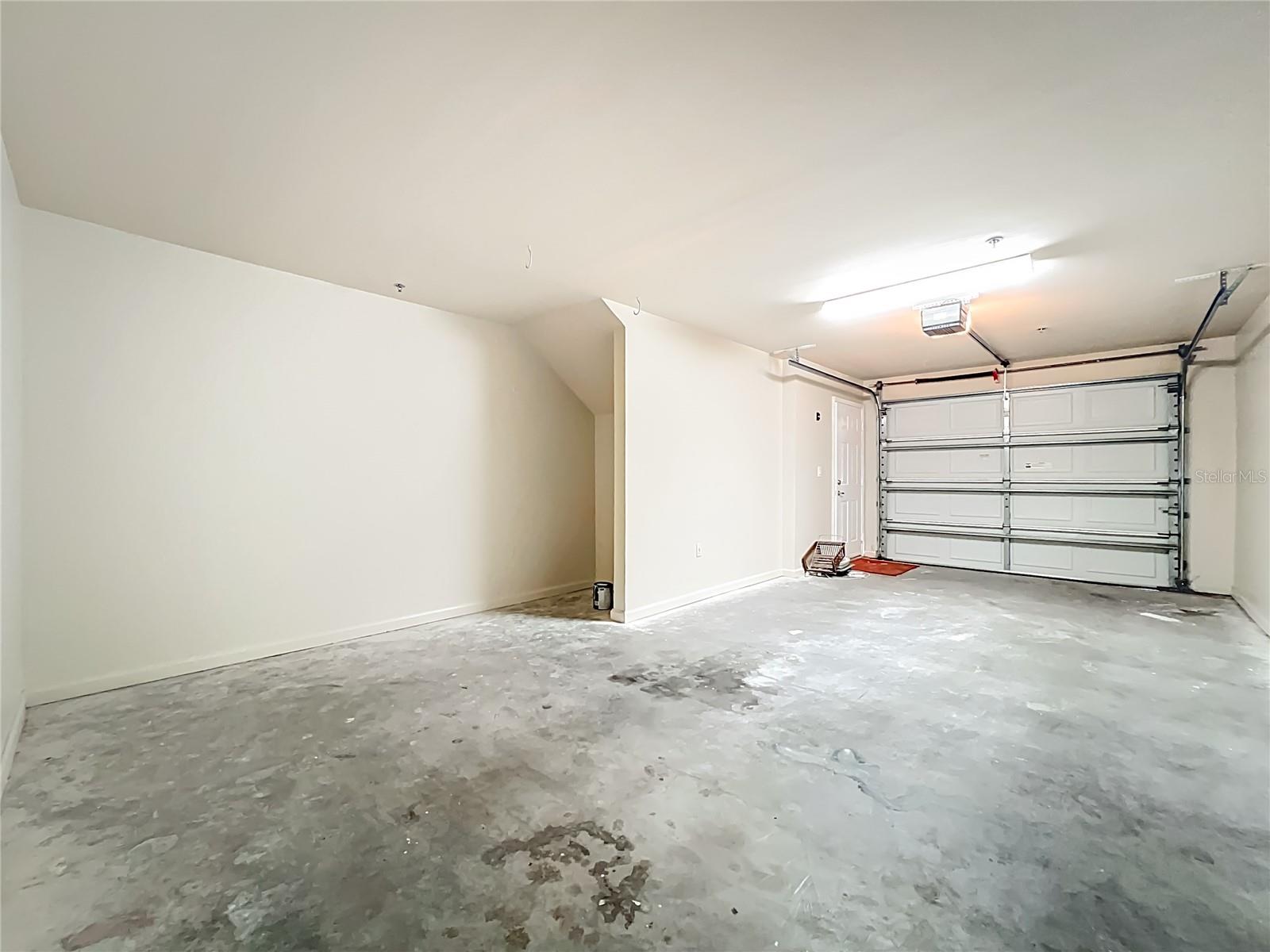 VILLANOVA AT HUNTERS CREEK CONDO - Residential