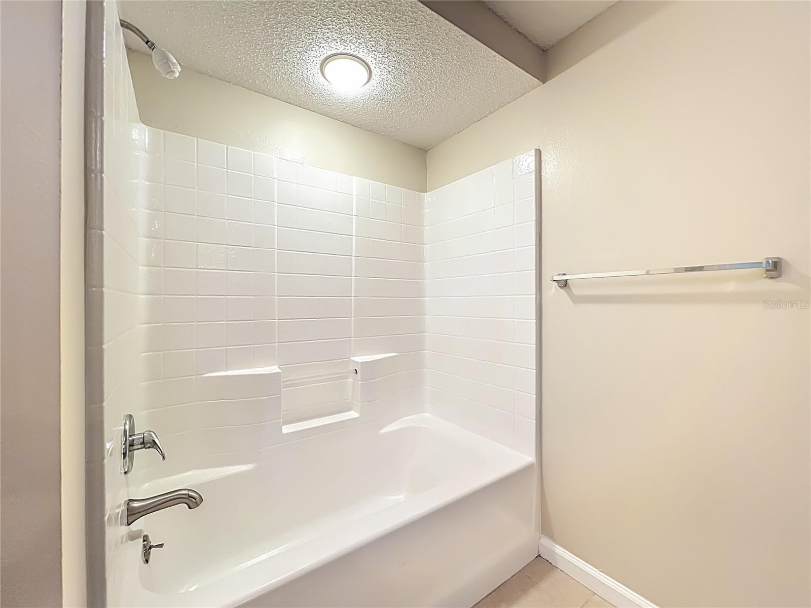 VILLANOVA AT HUNTERS CREEK CONDO - Residential