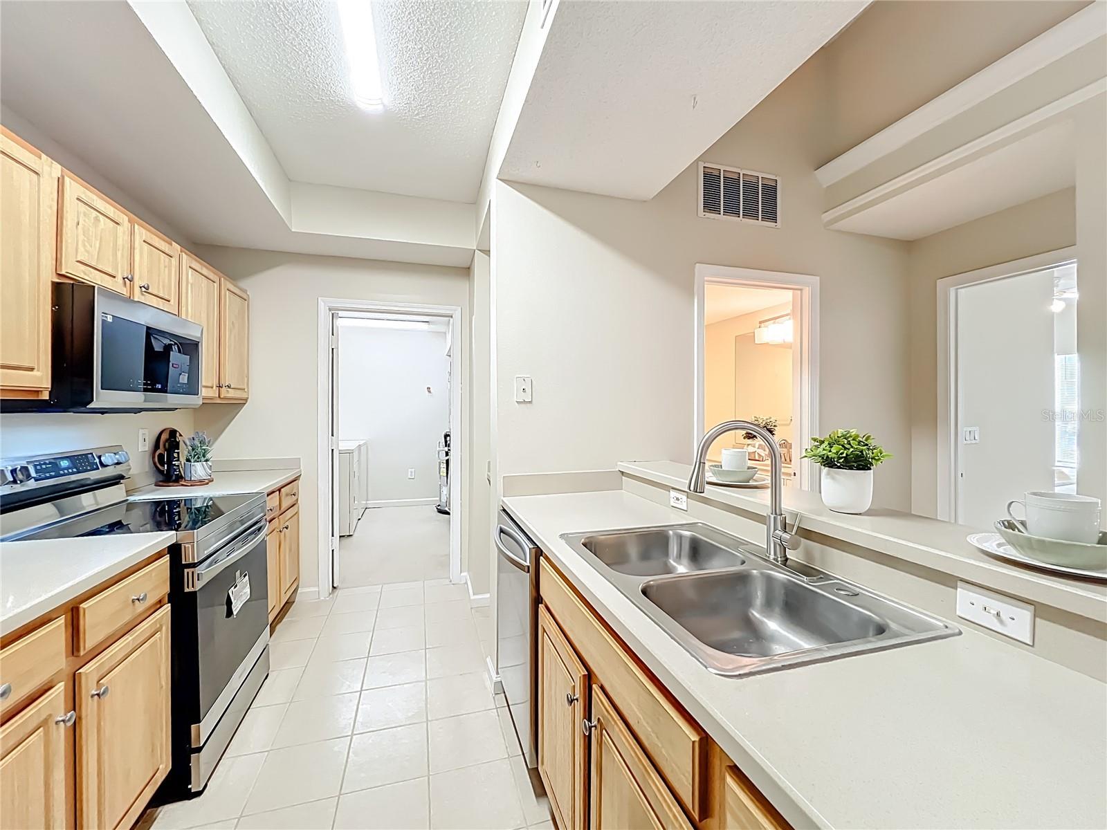 VILLANOVA AT HUNTERS CREEK CONDO - Residential