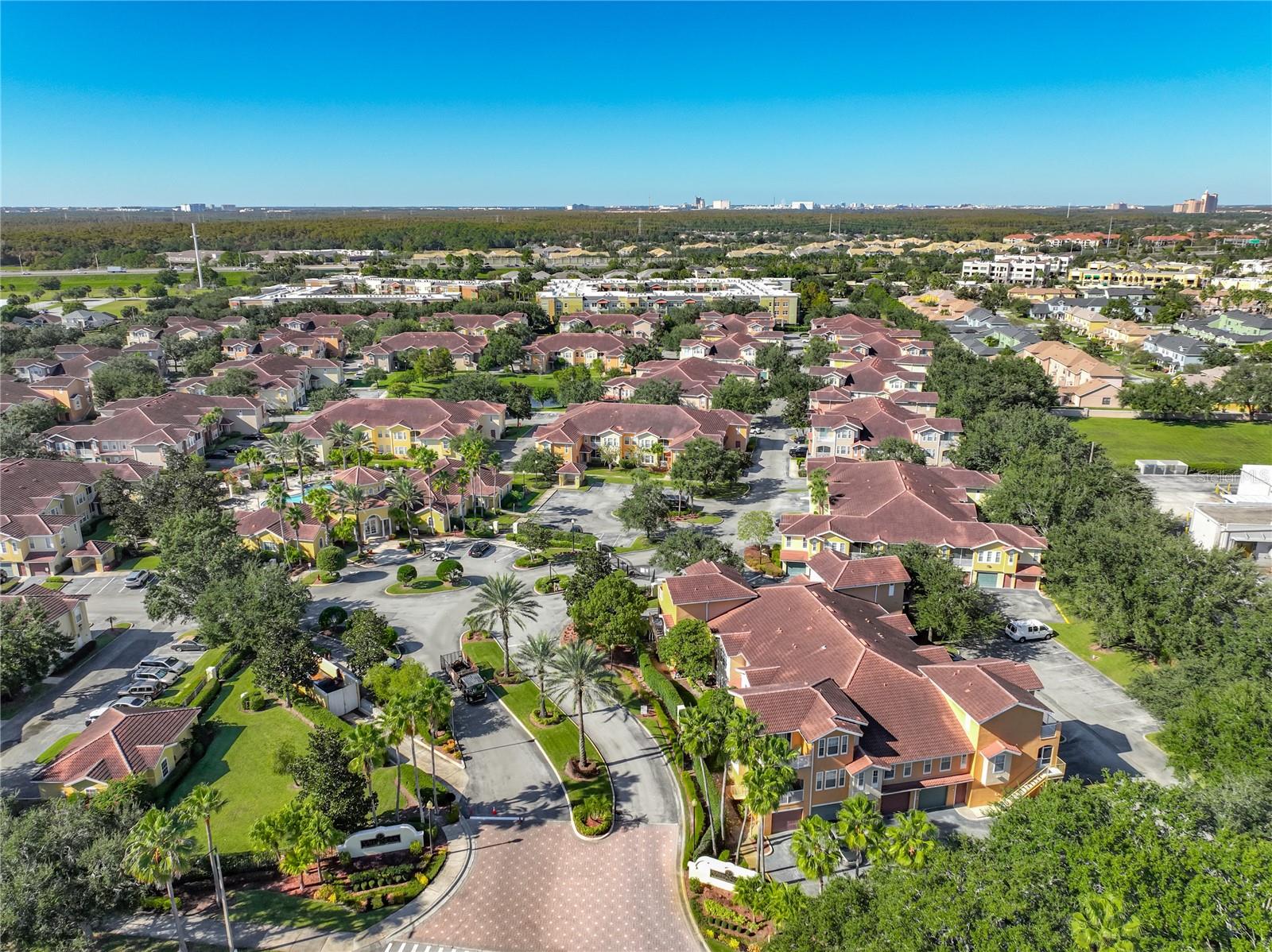 VILLANOVA AT HUNTERS CREEK CONDO - Residential