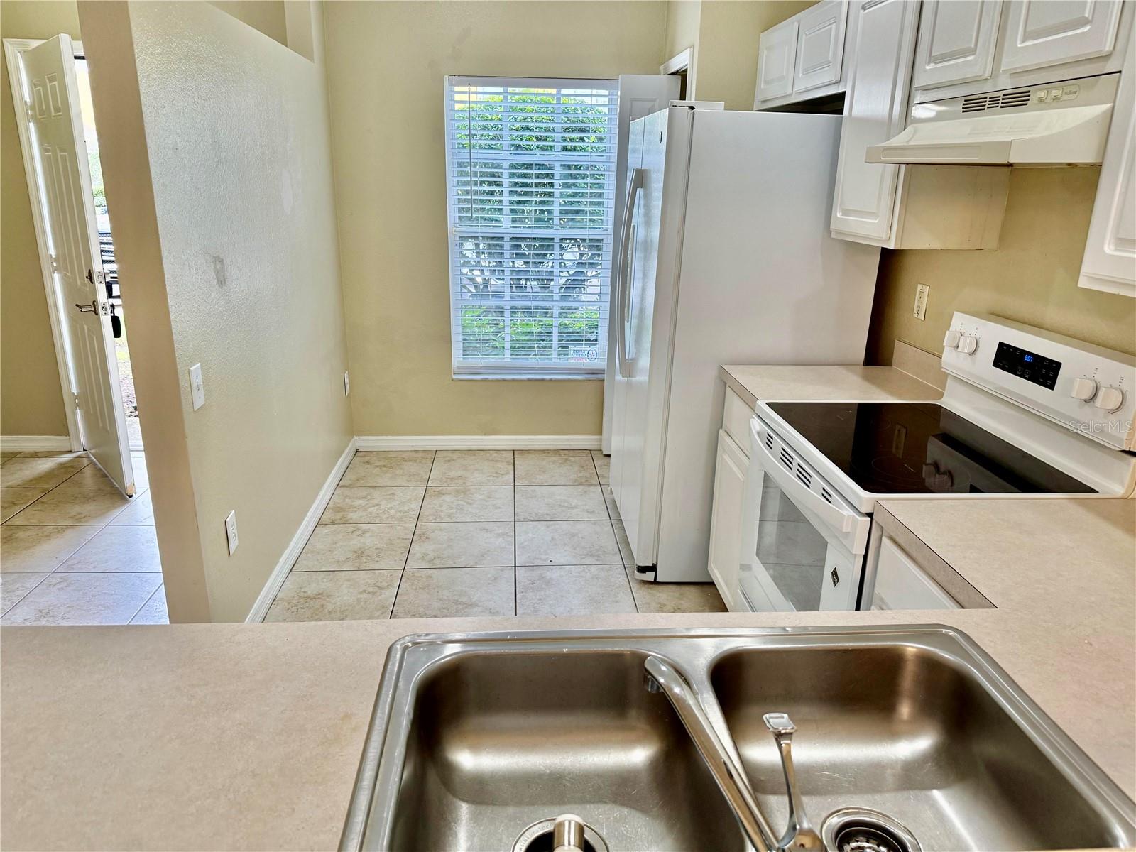 MEADOW POINTE PRCL 14 - Residential Lease