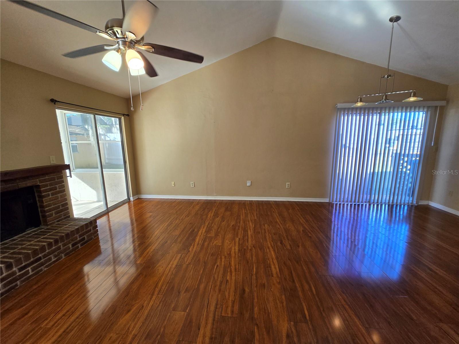 NORTHRIDGE - Residential Lease