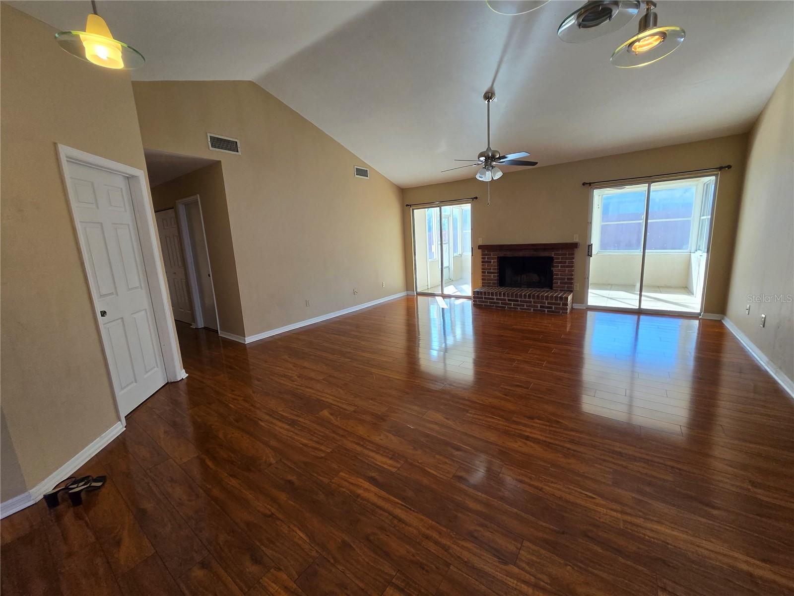 NORTHRIDGE - Residential Lease